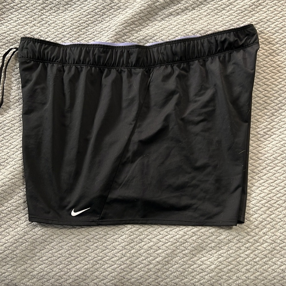 Nike Women’s Attack Shorts - Picture 2 of 3